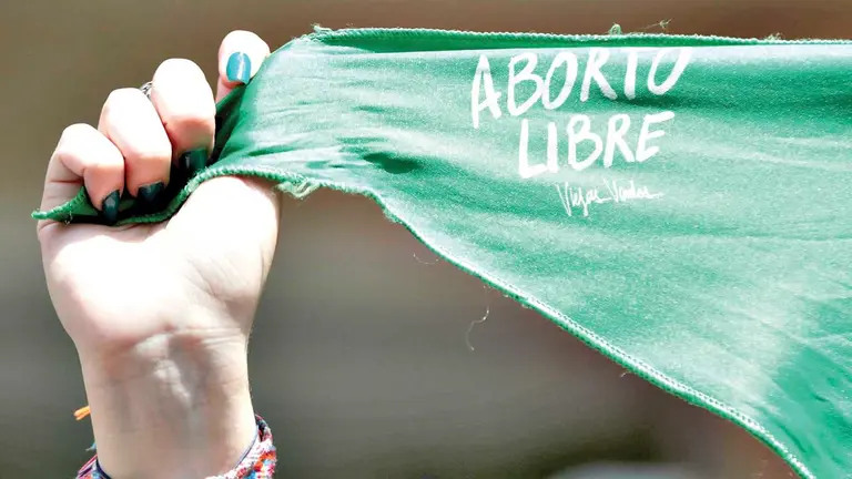 Una manifestante durante la protesta a favor de la despenalización, en Bogotá. EFE