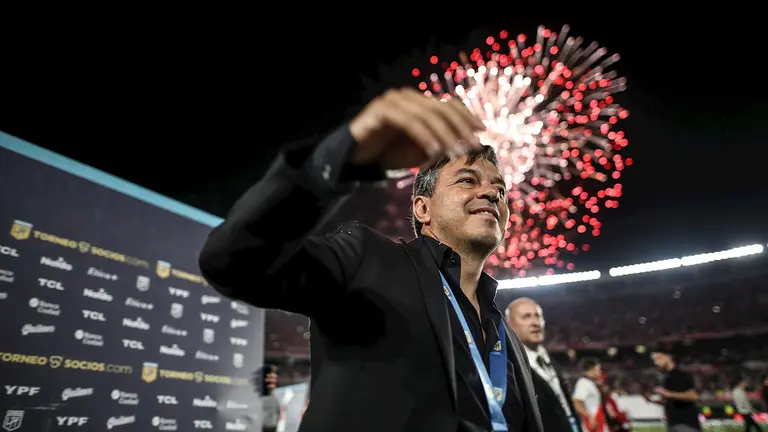 Marcelo Gallardo festeja el t&iacute;tulo argentino con River. EFE