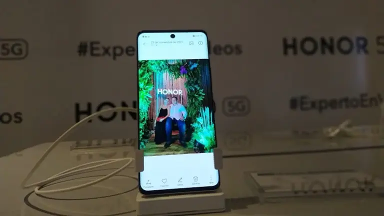 Una imagen del HONOR 50, el smartphone del futuro. DICO SOLÍS