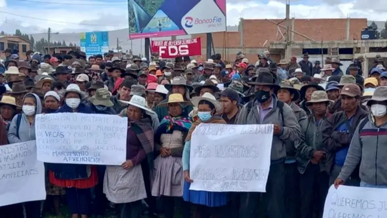 Pobladores exigen la liberación de los dos detenidos por el linchamiento de dos jóvenes en Vacas. RED UNO