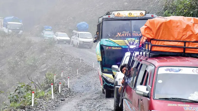 Una de las rutas a Los Yungas afectada por las lluvias en La Paz. APG