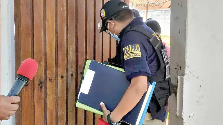 Los documentos hallados durante los allanamientos del martes en diferentes inmuebles. APG