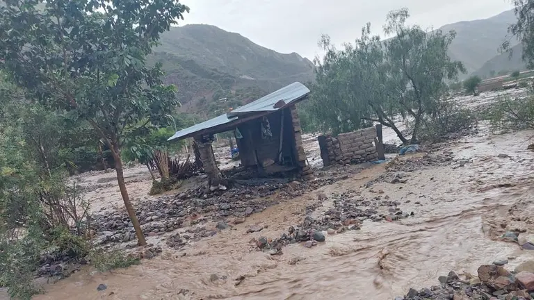 Imagen referencial de una riada en Cochabamba.