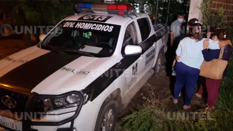 Homicidios retira el cuerpo del hombre de71 a&ntilde;os, en el Plan 3.000. UNITEL