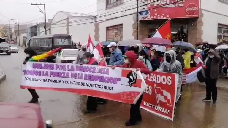 La "Gran marcha de la potosinidad" intenta avanzar. EL POTOS&Iacute;