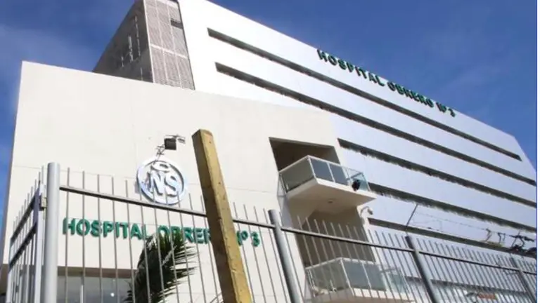 Frontis del hospital obrero en Santa Cruz.