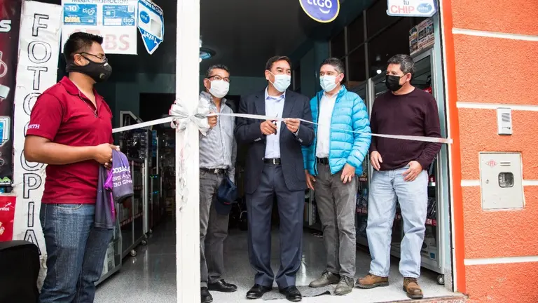 Representantes Comteco, durante la inauguraci&oacute;n de la fibra &oacute;ptica en Capinota.