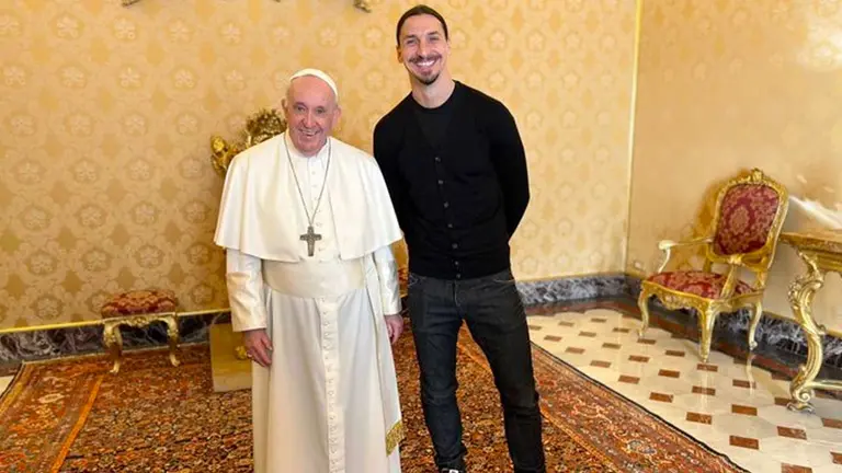 El papa Francisco recibió en el Vaticano al futbolista sueco Zlatan Ibrahimovic. Twitter Zlatan Ibrahimovic
