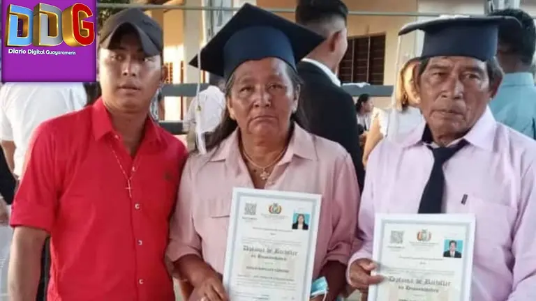 Adelita y Danilo recibieron sus diplomas de bachiller en Humanidades. Diario Digital Guayaramerín