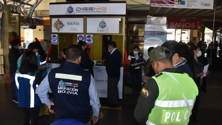 Migración inaugura oficina en la Terminal de Buses de Cochabamba. NOÉ PORTUGAL 