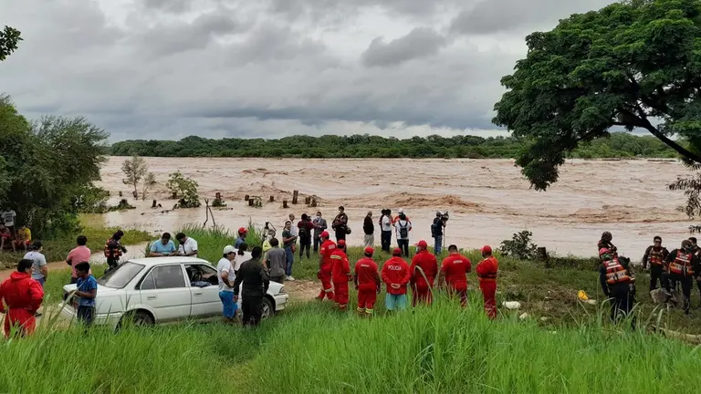 Imagen de referencia de trabajos de rescate en el r&iacute;o Pira&iacute;.