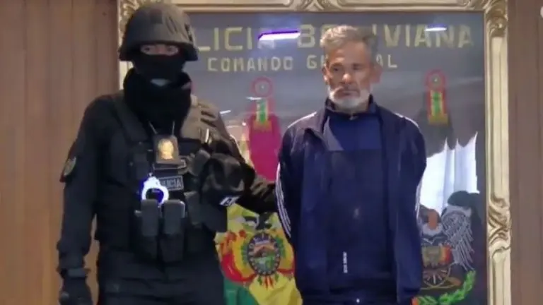 La policía aprehendió y presentó a "El Pintor", ladrón que envenenaba perros. APG