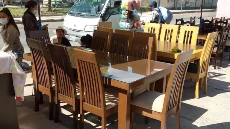Un juego de comedor, una de las tantas opciones que ofrecer&aacute;n los carpinteros en la feria. GENTILEZA