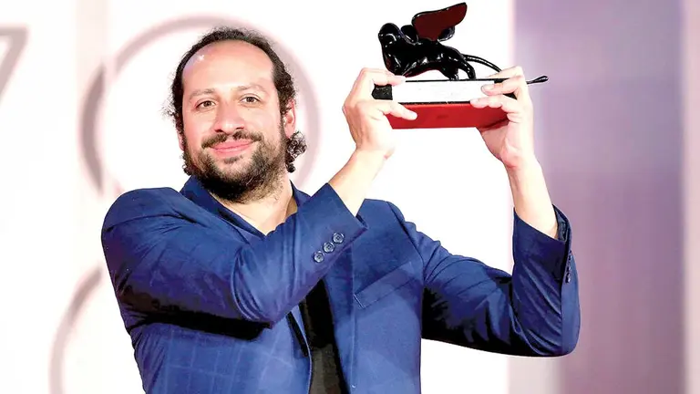Kiro Russo, cineasta que marca hito con su sinfonía urbana de La Paz. UNIVERSAL BROKERS