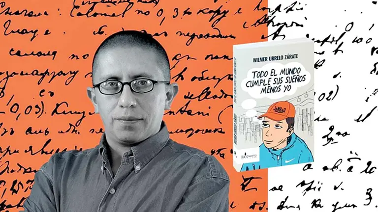 El escritor Wilmer Urrelo y la portada de la obra &lsquo;Todo el mundo cumple sus sueños menos yo&rsquo;. RC