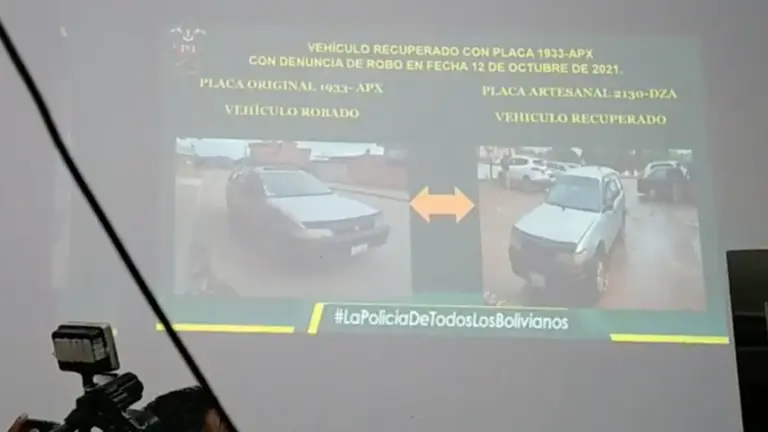 El veh&iacute;culo que fue robado y recuperado por Diprove, sin parrilla y con otra placa. CAPTURA RKC.