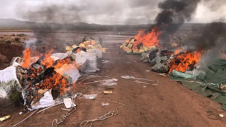 Mercader&iacute;a de contrabando incinerada. VLCC