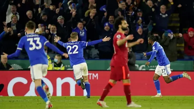 El Leicester celebrá el gol del triunfo ante Liverpool. EFE