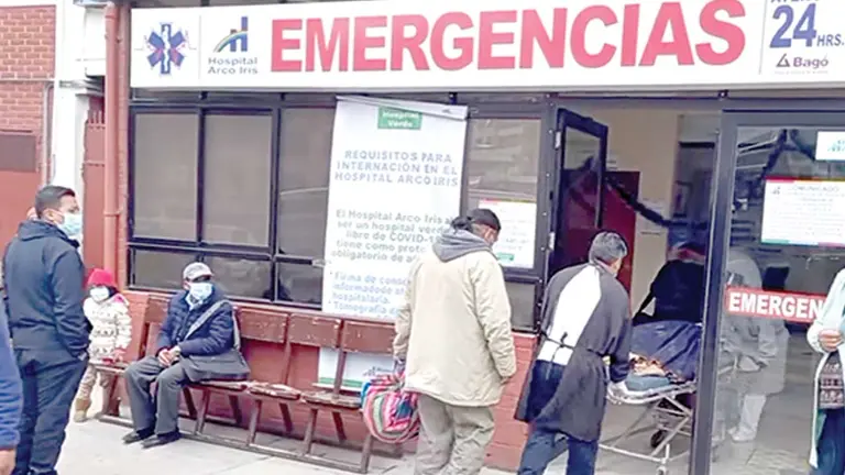 Heridos son trasladados al Hospital Arco Iris, La Paz. RADIO YUNGAS Y EL CHASQUI