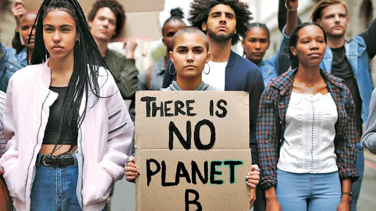 La generación Z o centennials, nacidos entre mediados de la década del 90 y 2010, son el grupo que cada vez se inclina más a no tener bebés, según una investigación. ONE GREEN PLANET