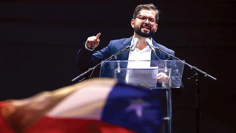 Gabriel Boric, el presidente más joven de Chile que enfrenta retos. GETTY IMAGES-LA OPINION-LOS ANDEA