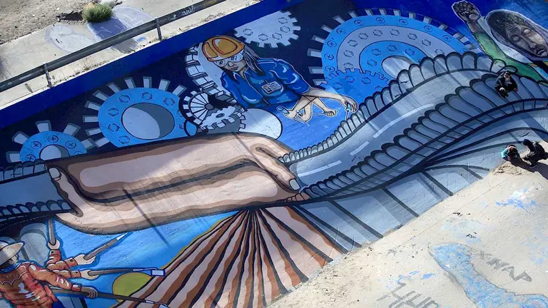 Fotografía de un mural en la rivera del Río Bravo, hoy, en Ciudad Juárez, estado de Chihuahua (México). EFE