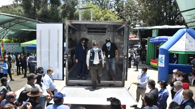 El acto de entrega del carro frigor&iacute;fico y refrigeradores, este martes en el SEDES. NO&Eacute; PORTUGAL