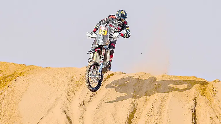 El piloto boliviano Daniel Nosiglia en la carrera de la tercera etapa, en el Rally Dakar. DANIEL NOSIGLIA