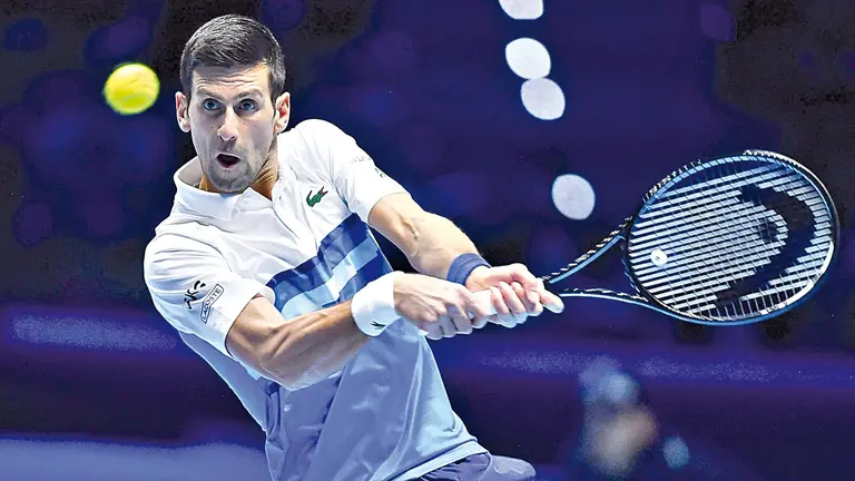 El tenista serbio Novak Djokovic durante un partido oficial. EFE