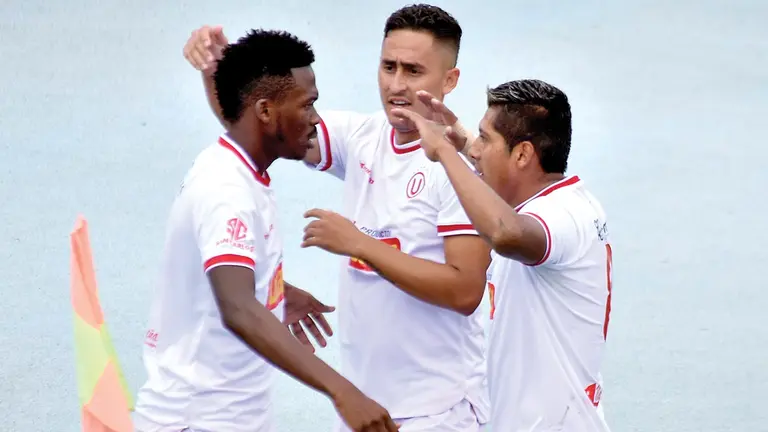 Los jugadores de Vinto celebran un gol. DICO SOLÍS