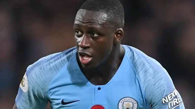 Benjamin Mendy, jugador del Manchester City, acusado de siete cargos de violación. Fue suspendido por el equipo y pasó las fiestas en prisión. EFE