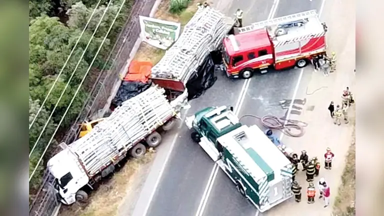 Una toma aérea de la tragedia en la carretera de la Fruta. BOMBEROS DE PEUMO