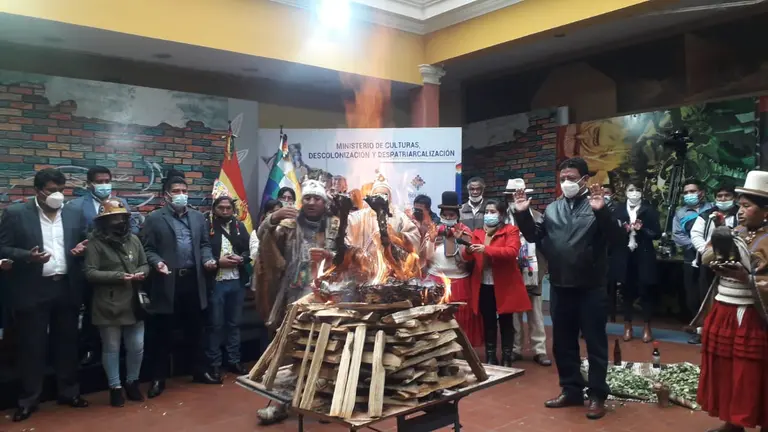 Una Wajta da inicio a los actos por el &ldquo;D&iacute;a Nacional del Acullico&rdquo; en Bolivia. ABI