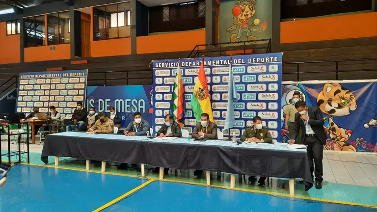 El COED en el coliseo Evo Morales, este martes. MARCELO SANDOVAL