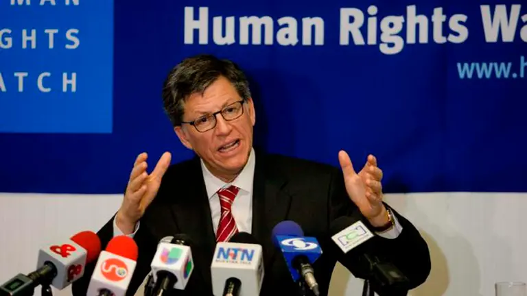 El representante de HRW en conferencia de prensa. HRW