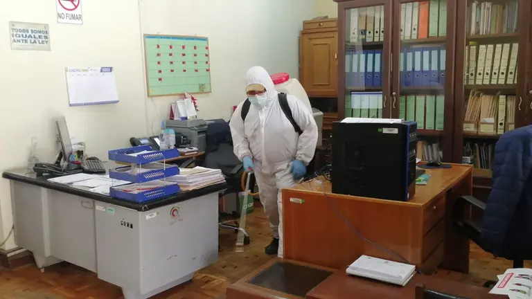Desinfecci&oacute;n de la Gobernaci&oacute;n, este jueves. GOBERNACI&Oacute;N DE COCHABAMBA