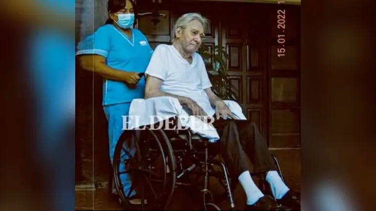 En silla de ruedas y contextura delgada, as&iacute; luce Percy Fern&aacute;ndez. El Deber