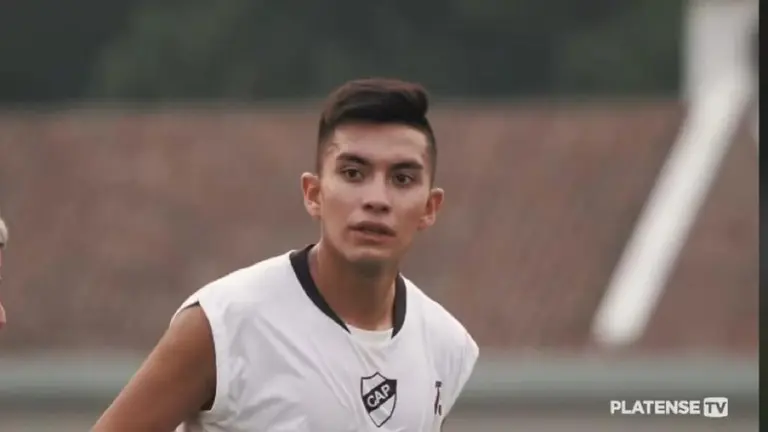El jugador cochabambino Franz Gonzales durante un entrenamiento con Platense.