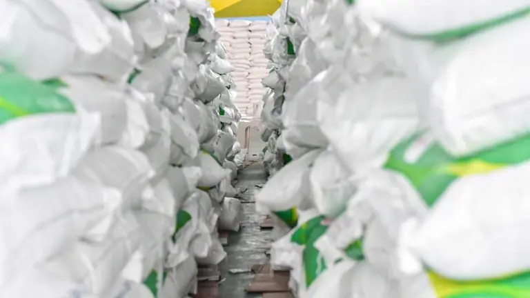 Los fertilizantes producidos en la planta de urea y amoniaco en el Tr&oacute;pico de Cochabamba. RKC