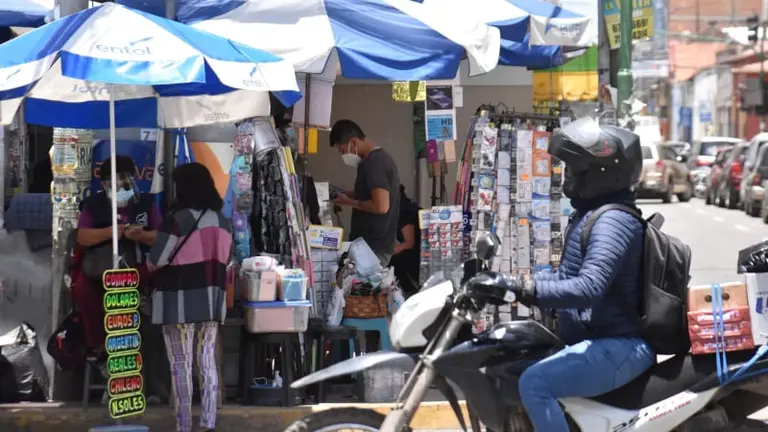 Los comercios, concentrados en la avenida Ayacucho. NO&Eacute; PORTUGAL
