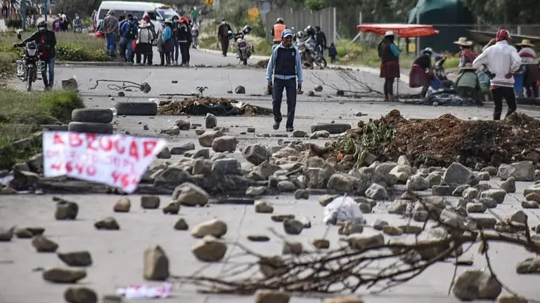 Foto referencial del bloqueo de la Petrolera. DICO SOL&Iacute;S ARCHIVO