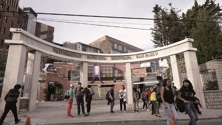El ingreso a la Universidad Católica Boliviana, ubicada en la zona de Obrajes de La Paz. FACEBOOK