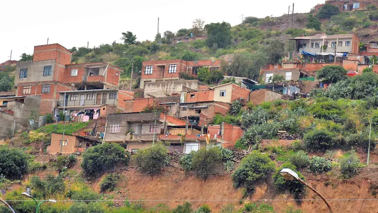 Propiedades establecidas sobre una serranía inestable, al sur de la ciudad. DICO SOLÍS