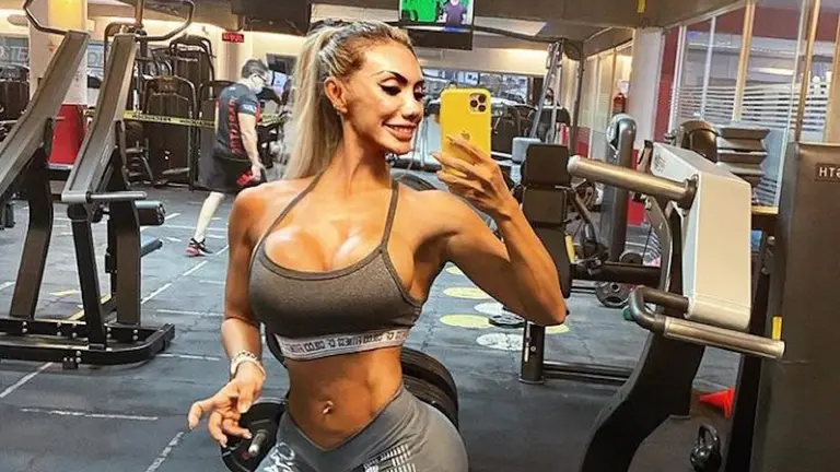 Vanessa Medina, durante una sesión de ejercicios en el gimnasio. Facebook.