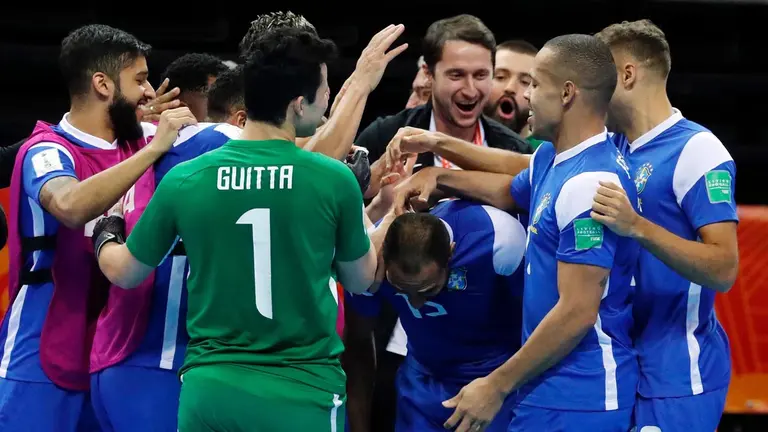 La selección de Brasil celebra un gol, en una fotografía de archivo. EFE