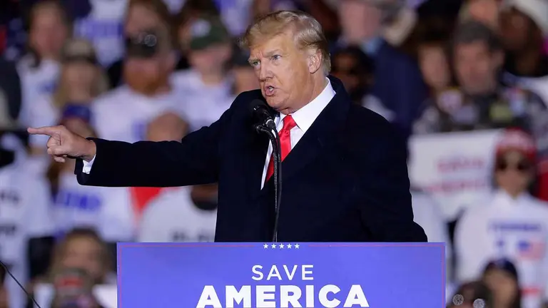 El expresidentet Donald Trump, en una fotograf&iacute;a de archivo. EFE/Michael Wyke