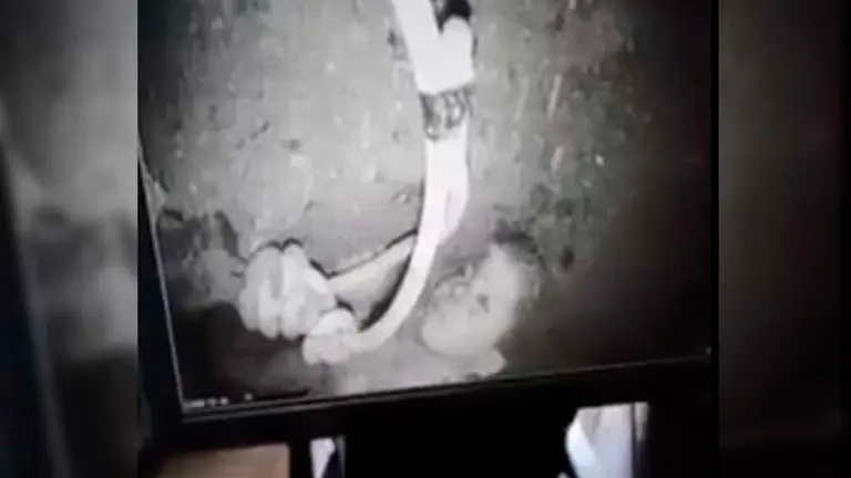 La primera imagen del peque&ntilde;o Rayan, atrapado en un pozo seco desde hace cuatro d&iacute;as. Captura Actualiste
