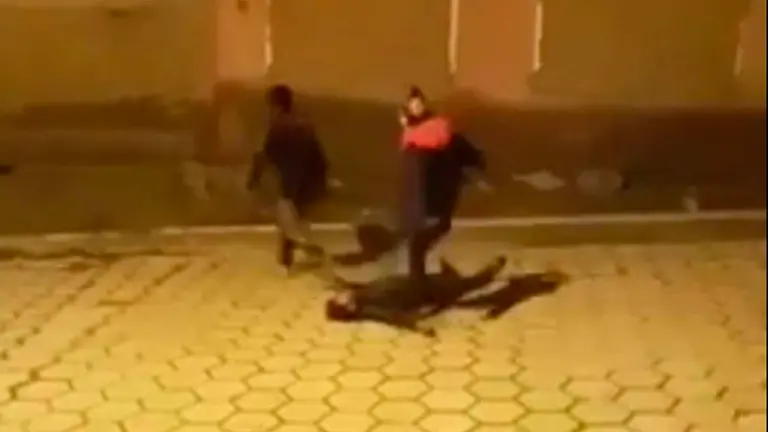 Captura de video del momento de la golpiza.