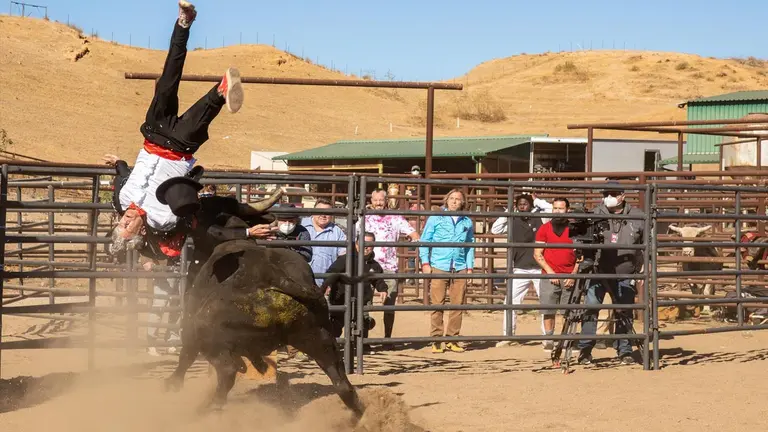 Fotograma cedido por Paramount Pictures de Johnny Knoxville durante una escena de %22Jackass Forever%22. EFE