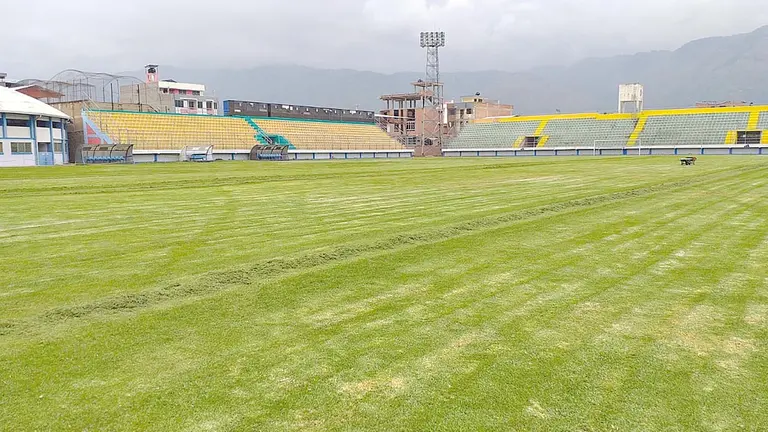 Una vista panorámica del terreno de juego del estadio Municipal de Sacaba. SPORTING10